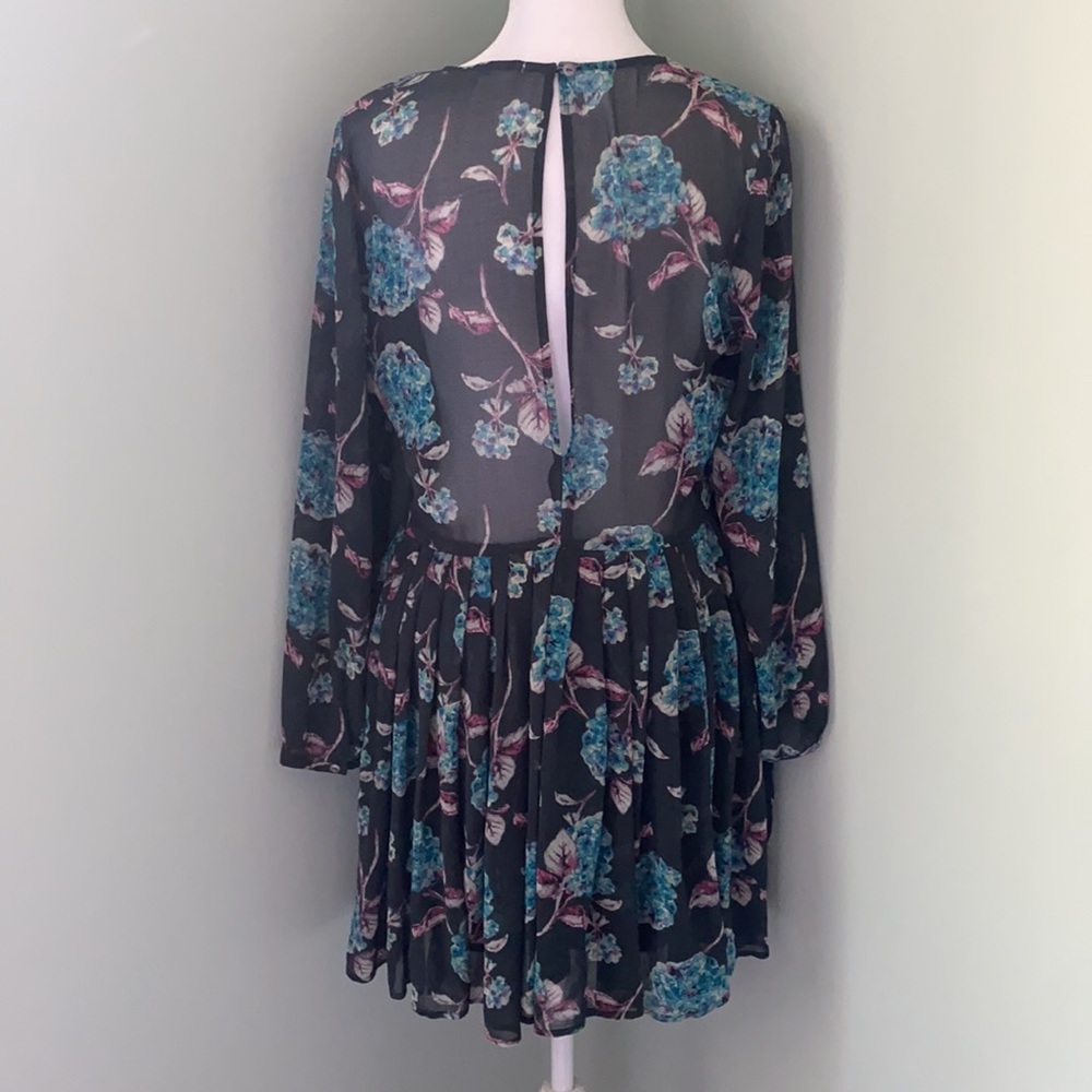 Kimchi Blue Hydrangea long Sleeve dress - Picture 4 of 5